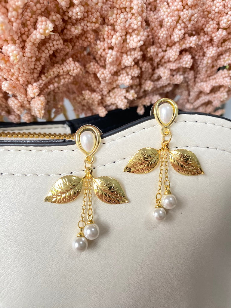 Pearl and Gold Leaf Drop