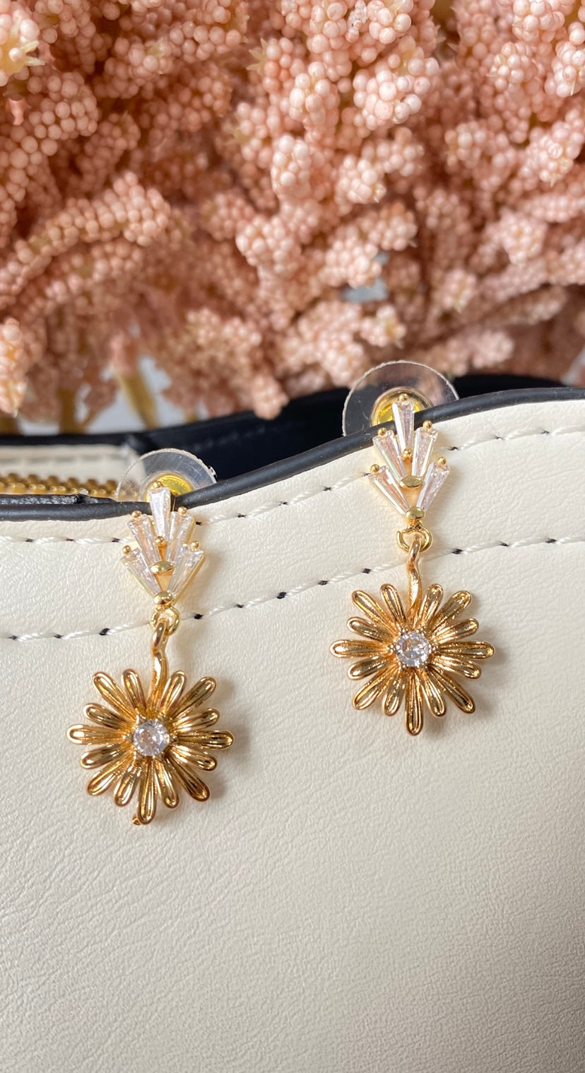 Cubic Zirconia with Gold Flower